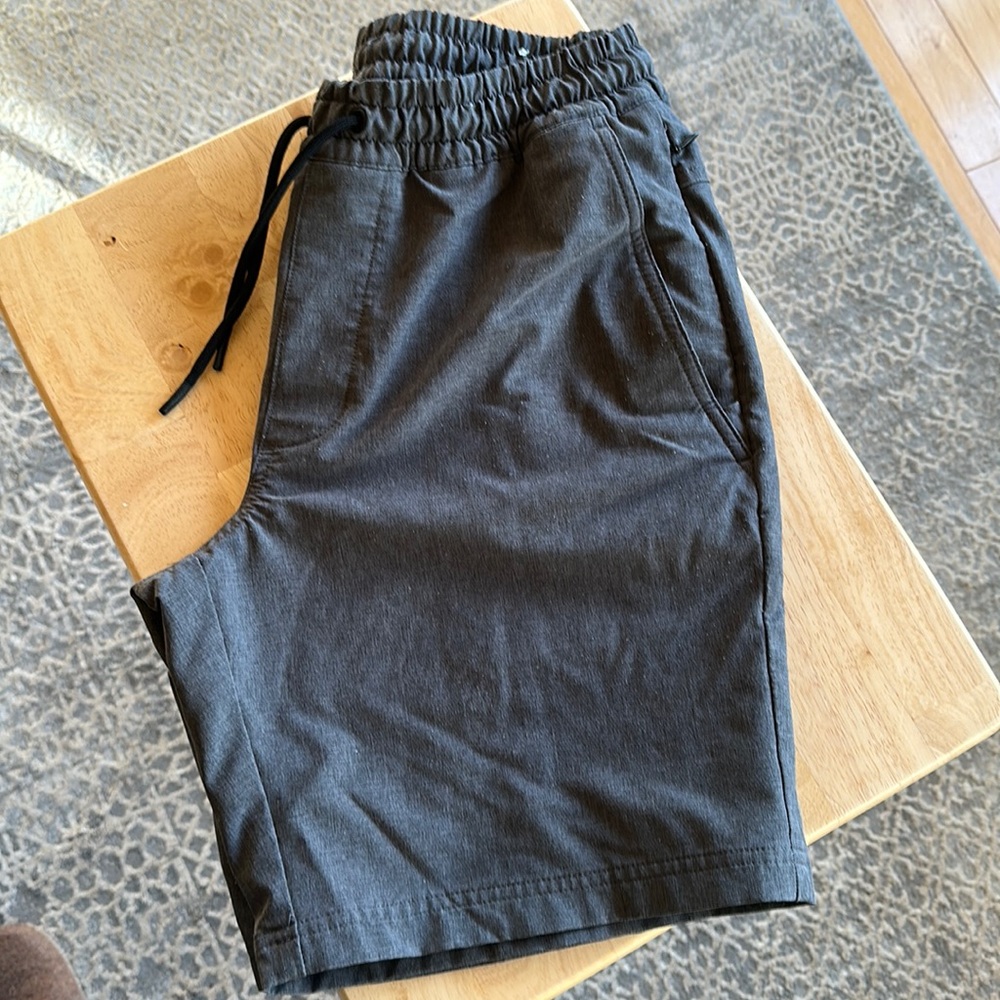 Guc men’s small old navy shorts